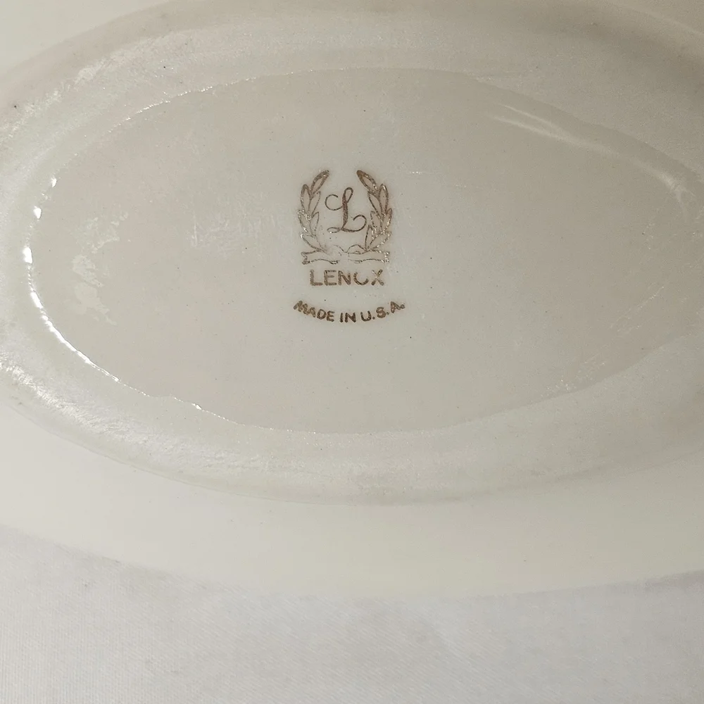 Vtg Lenox Ivory Porcelain Bowl With 24K Gold Trim Boat-Shaped Serving Dish - USA - Picture 6 of 8